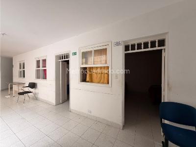 Casa de 5 alcobas en venta en Buenos Aires, Medellín, 248 m² · foto 16 de 20