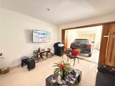 Casa de 5 alcobas en venta en Buenos Aires, Medellín, 248 m² · foto 6 de 20