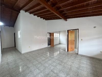 Apartamento en arriendo en Los Colores, Medellín · foto 3 de 15