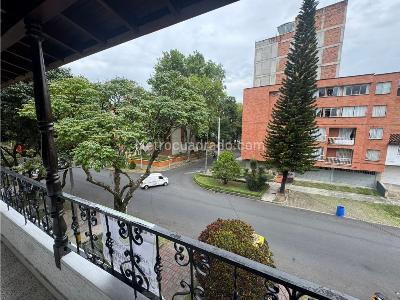Apartamento en arriendo en Los Colores, Medellín · foto 8 de 15
