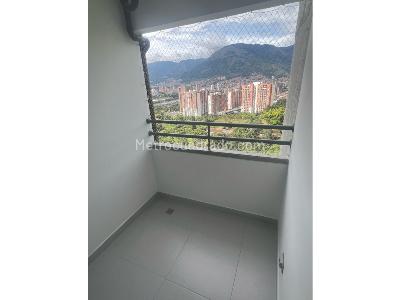Apartamento de 3 alcobas en venta en Madera, Bello, 54 m² · foto 11 de 19