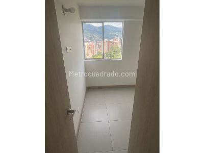 Apartamento de 3 alcobas en venta en Madera, Bello, 54 m² · foto 12 de 19