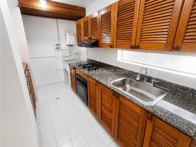 Apartamento de 2 alcobas en arriendo en El Poblado, Medellín, 78 m² · foto 3 de 15