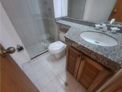 Apartamento de 2 alcobas en arriendo en El Poblado, Medellín, 78 m² · foto 12 de 15