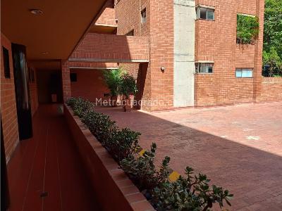 Apartamento de 2 alcobas en arriendo en El Poblado, Medellín, 78 m² · foto 13 de 15