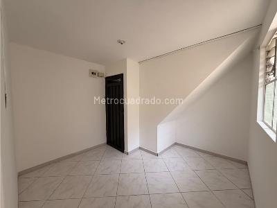 Apartamento de 2 alcobas en arriendo en Toscana, Medellín, 48 m² · foto 3 de 13