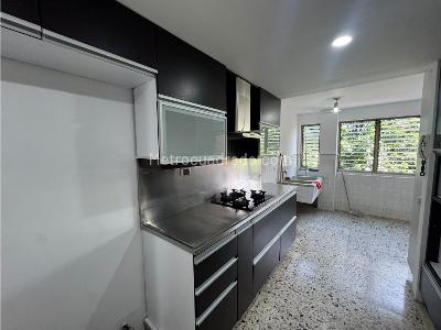 Apartamento de 3 alcobas en arriendo en El Poblado, Medellín, 125 m² · foto 3 de 15