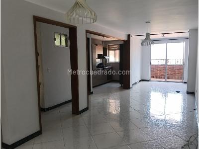 Casa de 3 alcobas en arriendo en Miraflores, Medellín, 120 m² · foto 2 de 20