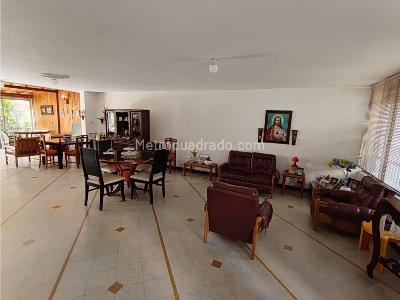 Casa de 5 alcobas en venta en Laureles, Medellín, 282 m² · foto 2 de 20