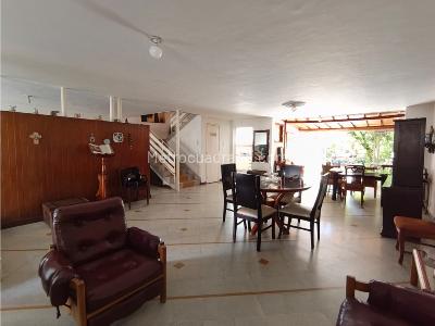 Casa de 5 alcobas en venta en Laureles, Medellín, 282 m² · foto 3 de 20