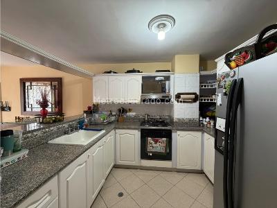 Apartamento de 4 alcobas en arriendo en Laureles, Medellín, 200 m² · foto 2 de 20