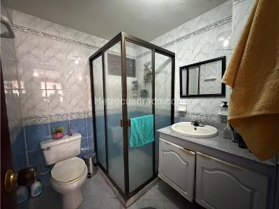 Apartamento de 4 alcobas en arriendo en Laureles, Medellín, 200 m² · foto 9 de 20