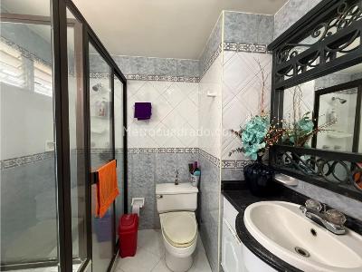 Apartamento de 4 alcobas en arriendo en Laureles, Medellín, 200 m² · foto 10 de 20