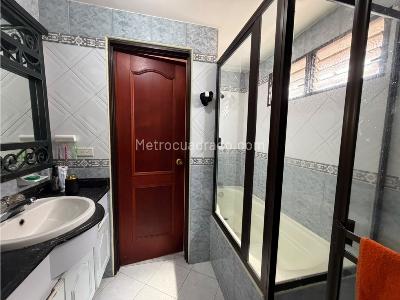 Apartamento de 4 alcobas en arriendo en Laureles, Medellín, 200 m² · foto 12 de 20