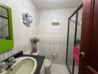 Apartamento de 4 alcobas en arriendo en Laureles, Medellín, 200 m² · foto 14 de 20