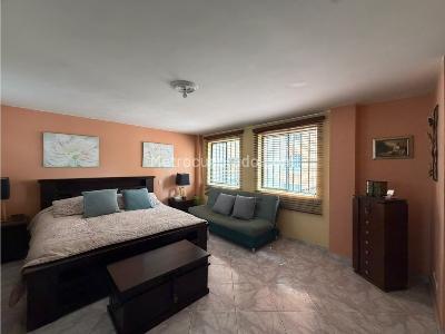 Apartamento de 4 alcobas en arriendo en Laureles, Medellín, 200 m² · foto 15 de 20