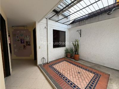Apartamento de 4 alcobas en arriendo en Laureles, Medellín, 200 m² · foto 18 de 20