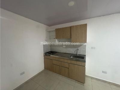 Apartamento de 2 alcobas en arriendo en Manrique Central, Medellín, 75 m² · foto 2 de 7