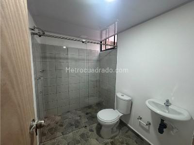 Apartamento de 2 alcobas en arriendo en Manrique Central, Medellín, 75 m² · foto 4 de 7