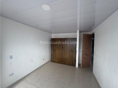 Apartamento de 2 alcobas en arriendo en Manrique Central, Medellín, 75 m² · foto 5 de 7