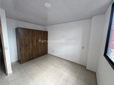 Apartamento de 2 alcobas en arriendo en Manrique Central, Medellín, 75 m² · foto 6 de 7