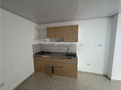 Apartamento de 2 alcobas en arriendo en Manrique Central, Medellín, 75 m² · foto 2 de 7