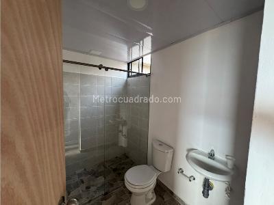Apartamento de 2 alcobas en arriendo en Manrique Central, Medellín, 75 m² · foto 4 de 7