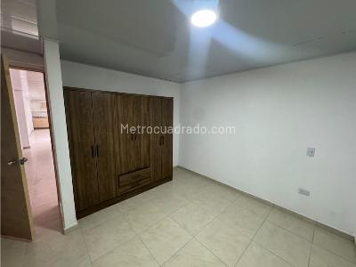Apartamento de 2 alcobas en arriendo en Manrique Central, Medellín, 75 m² · foto 5 de 7