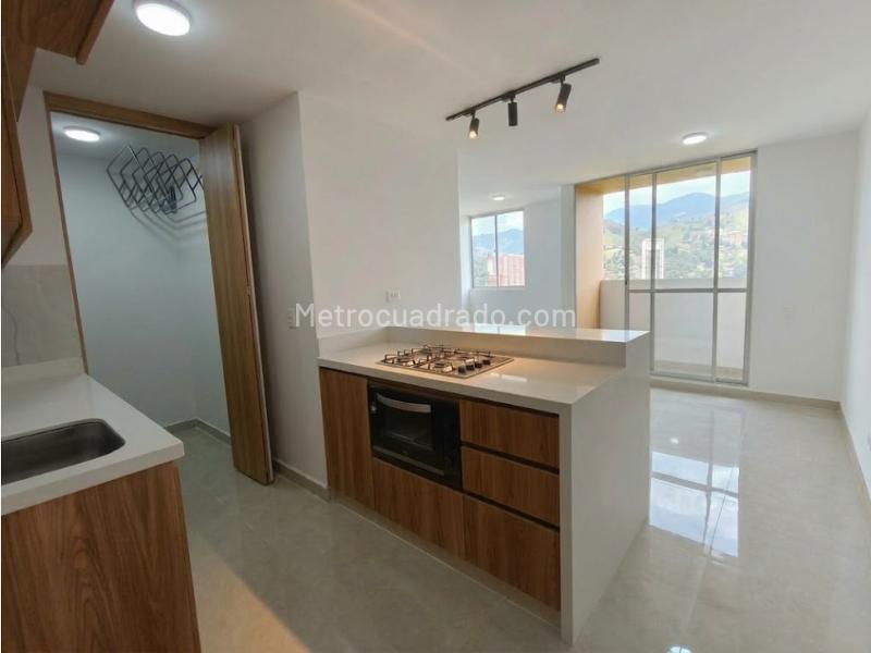 Brand-New 2BR Apartment with Balcony in Ancon - 2