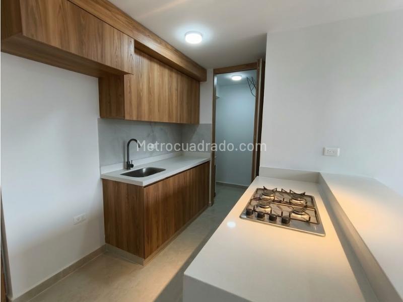Brand-New 2BR Apartment with Balcony in Ancon - 3