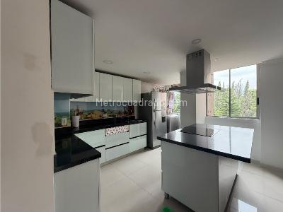 Apartamento de 3 alcobas en arriendo en Loma De Los Balsos, Medellín, 95 m² · foto 3 de 20