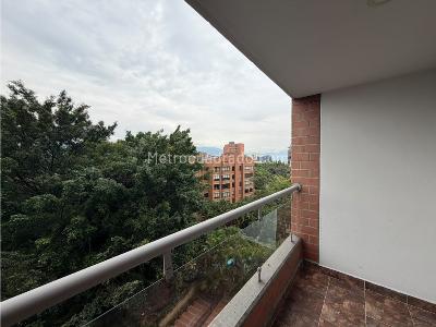 Apartamento de 3 alcobas en arriendo en Loma De Los Balsos, Medellín, 95 m² · foto 19 de 20
