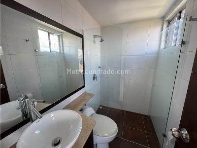 Apartamento de 3 alcobas en arriendo en El Poblado, Medellín, 129 m² · foto 11 de 17