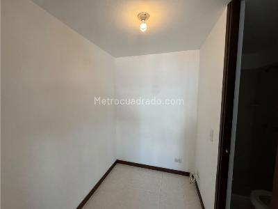 Apartamento de 3 alcobas en arriendo en El Poblado, Medellín, 129 m² · foto 14 de 17
