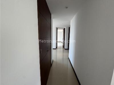 Apartamento de 3 alcobas en arriendo en El Poblado, Medellín, 129 m² · foto 6 de 17