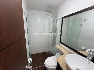 Apartamento de 3 alcobas en arriendo en El Poblado, Medellín, 129 m² · foto 7 de 17
