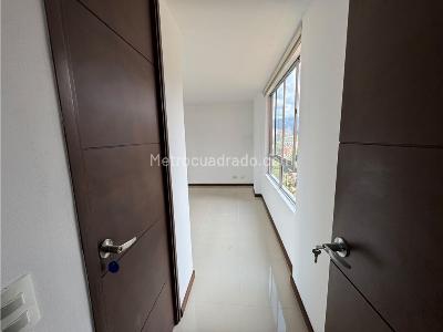 Apartamento de 3 alcobas en arriendo en El Poblado, Medellín, 129 m² · foto 8 de 17