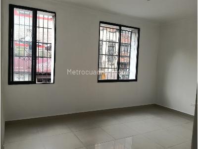 Casa de 2 alcobas en arriendo en La Candelaria, Medellín, 90 m² · foto 7 de 10
