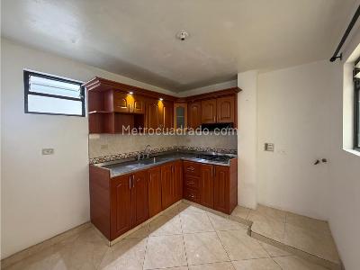 Apartamento de 3 alcobas en arriendo en Cabañas, Bello, 84 m² · foto 2 de 18