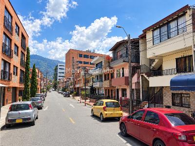 Apartamento de 3 alcobas en arriendo en Cristo Rey, Medellín, 110 m² · foto 3 de 3