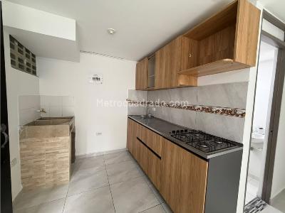 Apartamento de 3 alcobas en arriendo en Barrio Pablo Escobar, Medellín, 56 m² · foto 2 de 10