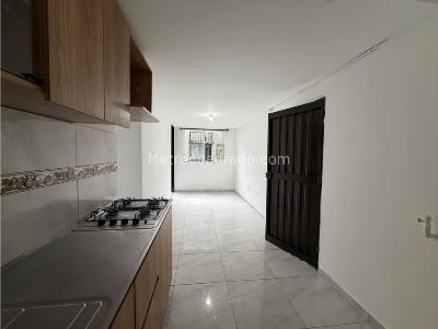 Apartamento de 3 alcobas en arriendo en Barrio Pablo Escobar, Medellín, 56 m² · foto 3 de 10