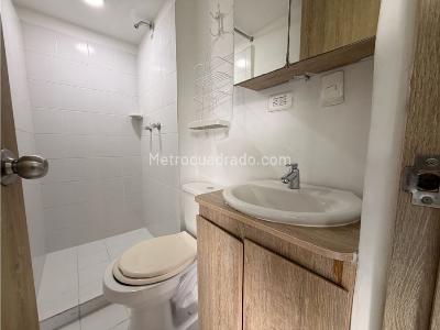 Apartamento de 3 alcobas en arriendo en Guasimalito, Bello, 55 m² · foto 6 de 19
