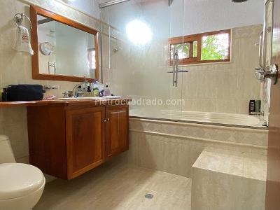 Casa de 4 alcobas en venta en Loma De Las Brujas, Envigado, 1230 m² · foto 10 de 20