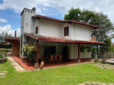 Casa de 4 alcobas en venta en Loma De Las Brujas, Envigado, 1230 m² · foto 18 de 20