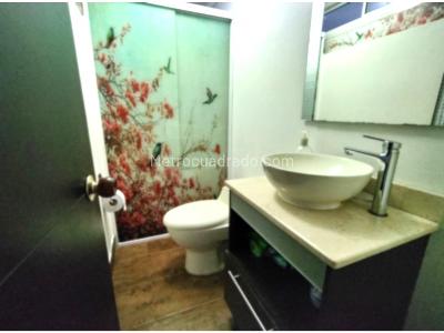 Casa de 5 alcobas en venta en La Almeria, Medellín, 180 m² · foto 3 de 19