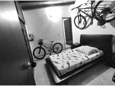 Casa de 5 alcobas en venta en La Almeria, Medellín, 180 m² · foto 5 de 19