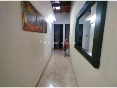 Casa de 5 alcobas en venta en La Almeria, Medellín, 180 m² · foto 8 de 19