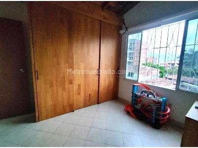 Casa de 5 alcobas en venta en La Almeria, Medellín, 180 m² · foto 18 de 19