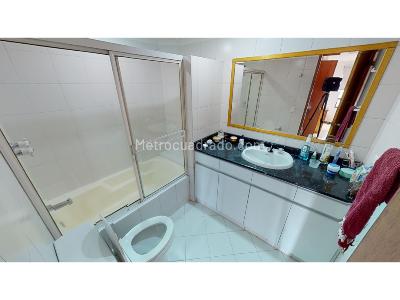 Apartamento de 2 alcobas en venta en El Poblado, Medellín, 105 m² · foto 16 de 17